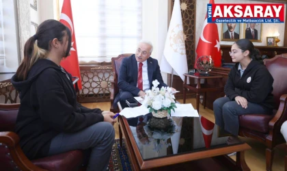 GENÇ MUHABİRLERİN SORULARINI YANITLADI: "Çanakkale ruhu dergide yaşıyor"