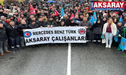 "YAĞMUR ÇAMUR DEMEYİZ, BU YOLDAN DÖNMEYİZ" Kamyon fabrikası işçisinden ‘eylem’ resti