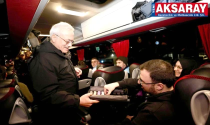 Yolculara çikolata ikramı