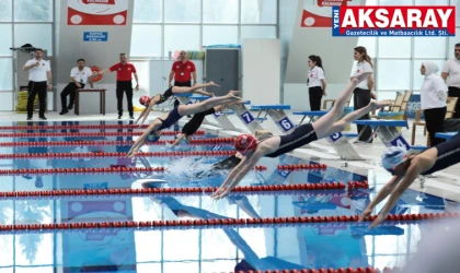 AKSARAY'DA YÜZME ŞÖLENİ 371 Genç sporcu havuzda kulaç attı