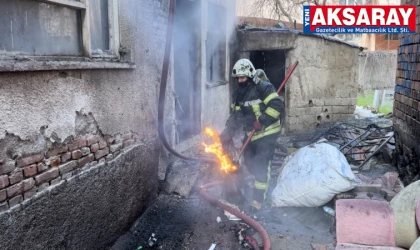 Apartmanın kömürlüğündeki yangın paniğe neden oldu