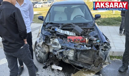 İki otomobil çarpıştı, 2 yaralı