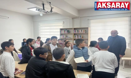 Kaymakam öğrencilerle kitap okudu