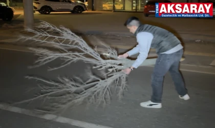 Kaza sonrası cam ve plastik parçaları vatandaş tarafından kaldırıldı
