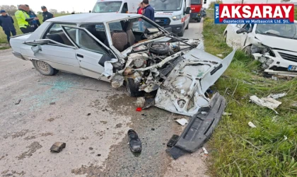 2 Otomobil çarpıştı: 4 YARALI