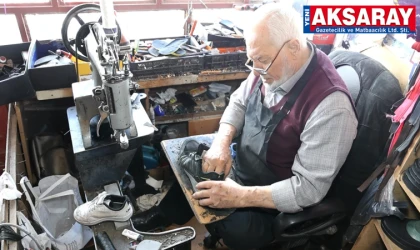 62 YILLIK EMEKLE 4 ÇOCUĞUNU EVLENDİRİP, EVİNİ, ARABASINI ALDI Ayakkabı tamircisinin azmi örnek oluyor