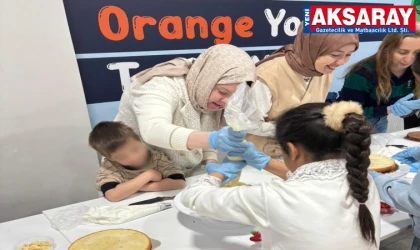 ÇOCUKLARIN "ÖZGÜVEN" PASTASI Minik şefler iş başında