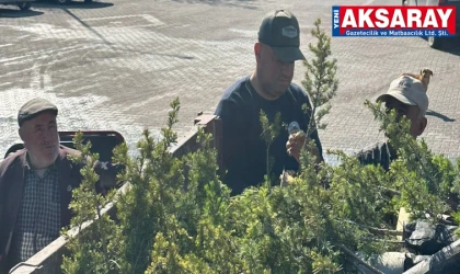 DEMİRCİ’DE YEŞİL SEFERBERLİK  Halka ücretsiz fidan dağıtıldı