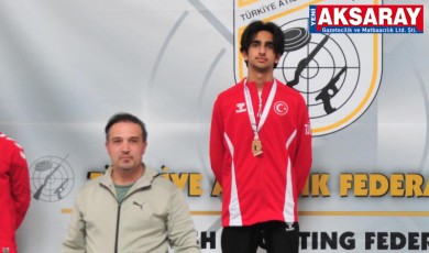 Abdullah Eren Yıldız birincilik kürsüsünde