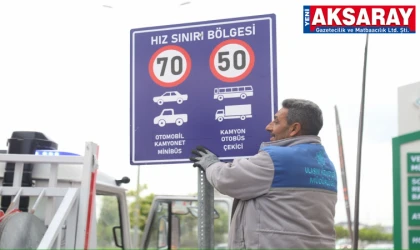 AKSARAY’DA HIZ LİMİTLERİ DEĞİŞTİ, BELEDİYE EKİPLERİ UYARI TABELALARINI GÜNCELLİYOR