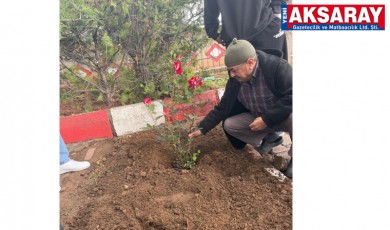 GÜLLER GELECEĞE BİRLİKTE DİKİLDİ Huzurevinde kuşaklar arası gönül köprüsü