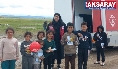 Köy köy gezip gönüllere dokunuyorlar