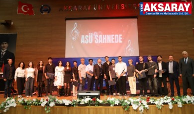 Şarkı yarışmasında dereceye girenler konser verdi