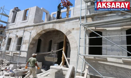 Kültür Konağı inşaatında geleneksel taş işçiliği uygulanıyor