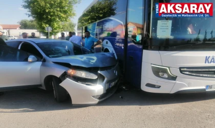 Otomobil yolcu otobüsüne çarptı, 2 yaralı
