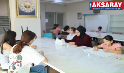 Anneler, çocuklara hem öğretiyor hem de üretiyor