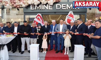 Emine Demir Giyim 4. Şubesini Şemsiyeli Sokak’ta hizmete açtı