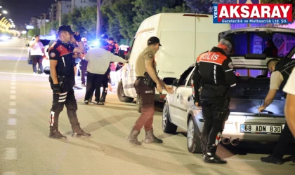 Araç ve şahıslar didik didik aranıyor