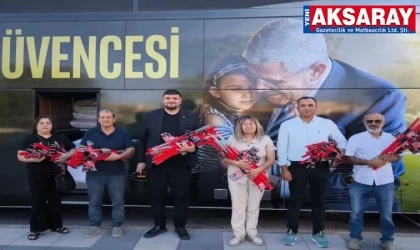 Mitinge davet edip bayrak dağıttılar