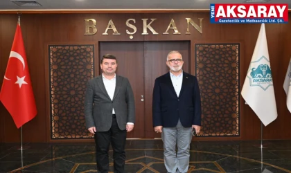 Belediyenin yeni hizmet binası konuklara tanıtılıyor