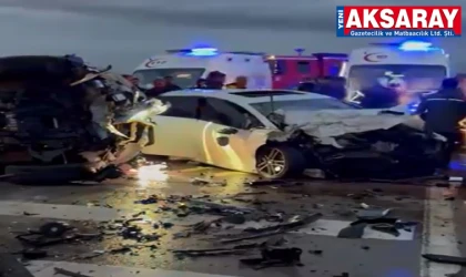  iki otomobil çarpıştı: 1 ölü 1 yaralı