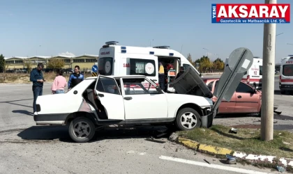 İki otomobil çarpıştı: 2 yaralı