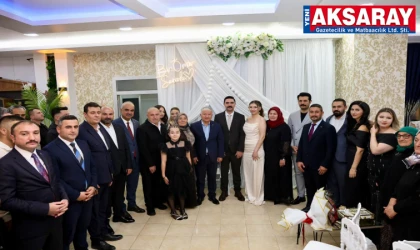 Nişan yüzüklerini vali Duru taktı