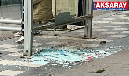 OTOBÜS DURAĞINA YAPILAN ÇİRKİN SALDIRI BELEDİYE GÜNDEMİNDE ‘Aksaray bizim evimiz’