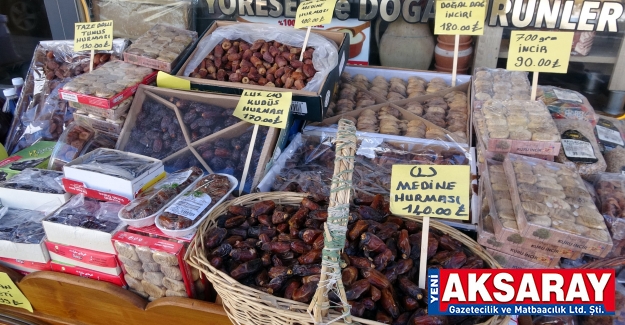 Hurma iftar sofralarının başköşesinde yer alıyor