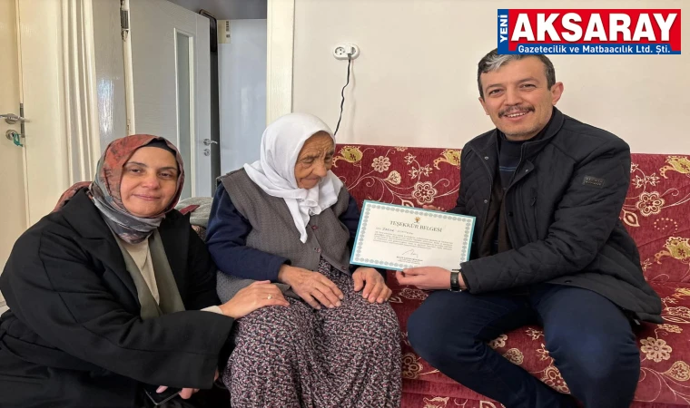 AK PARTİDE VEFA HAREKETİ En yaşlı üyeye Teşekkür Belgesi verildi