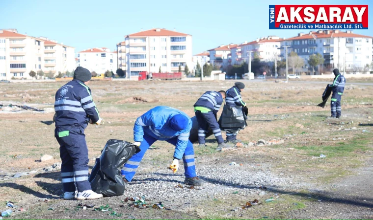Temizlik ekipleri sahada