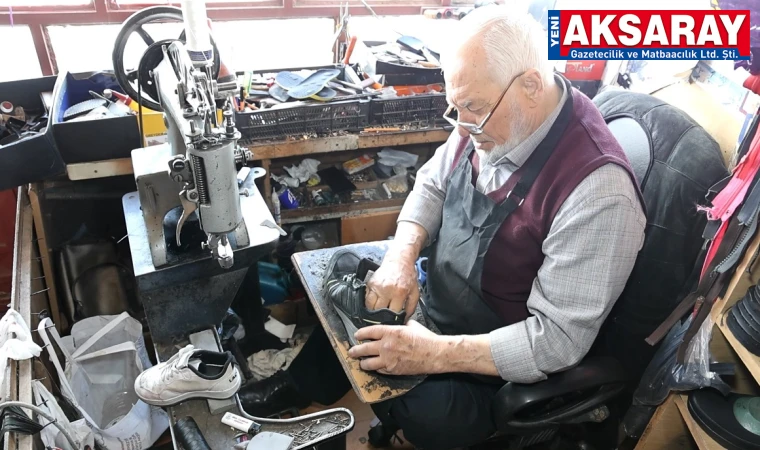 62 YILLIK EMEKLE 4 ÇOCUĞUNU EVLENDİRİP, EVİNİ, ARABASINI ALDI Ayakkabı tamircisinin azmi örnek oluyor