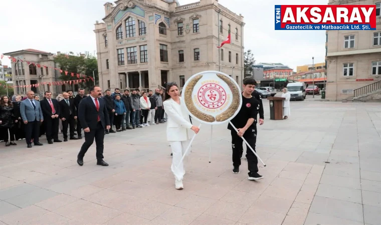19 Mayıs Coşkusu çelenk sunumuyla başladı