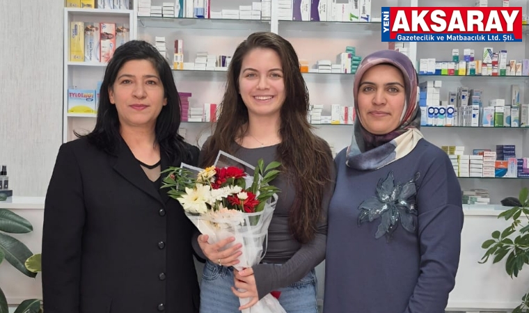 Mahallenin eczacılarına kırmızı gül