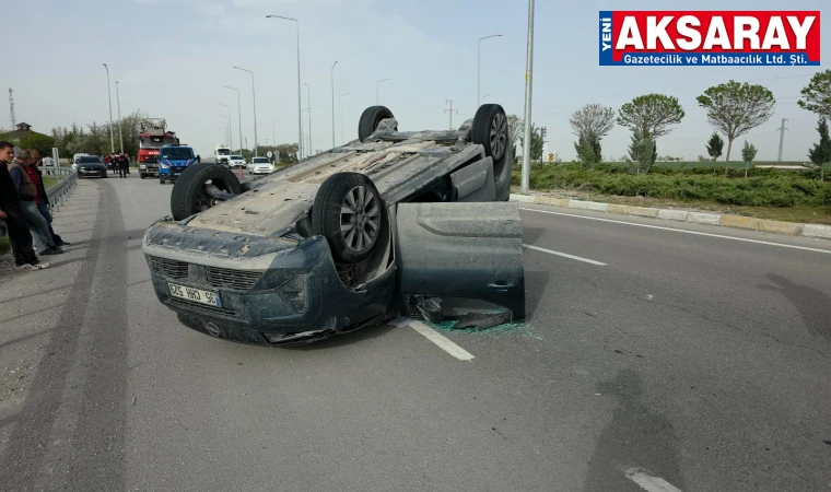 Otomobil ile hafif ticari araç çarpıştı