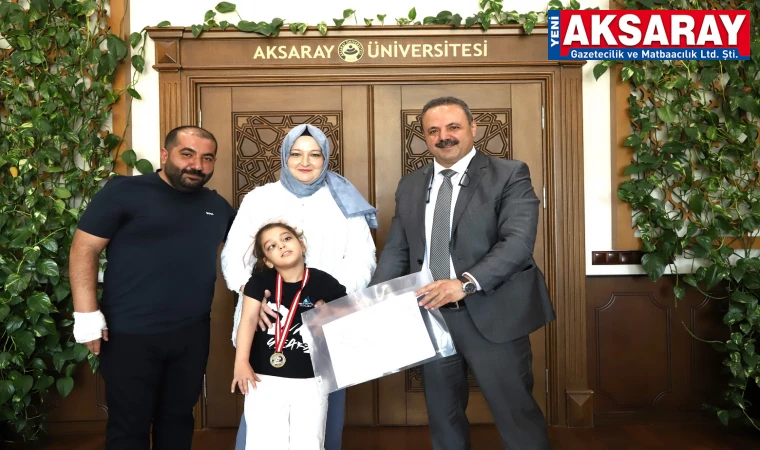 Rektör Arıbaş’a anlamlı hediye