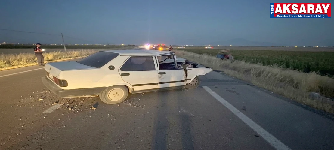 AKSARAY-YEŞİLOVA YOLU  Otomobil Traktöre Çarptı: 2 YARALI