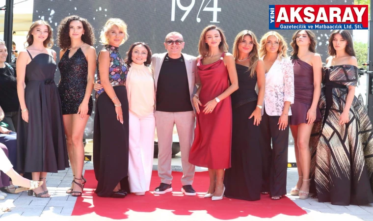 GÖRKEMLİ AÇILIŞ Ünlü mankenlerin defilesi nefes kesti