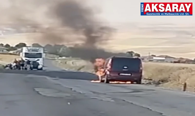 Seyir halindeki araç alev alev yandi