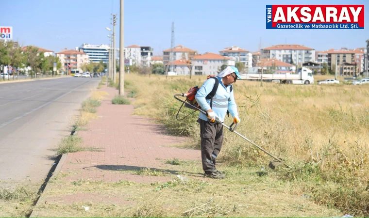 Belediye ekipleri Hürriyet Mahallesi’nde temizlik yaptı