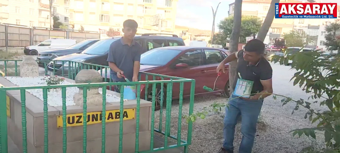 ÇEVRECİ GENÇLERDEN ÖRNEK DAVRANIŞ  Uzun Baba Türbesini boyadılar
