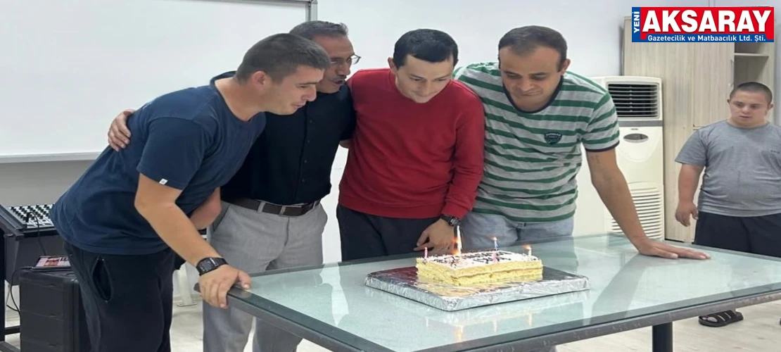 Özel bireylere doğum günü kutlaması