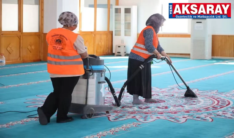 Temizlik sırası Tapduk Emre Camii’nde