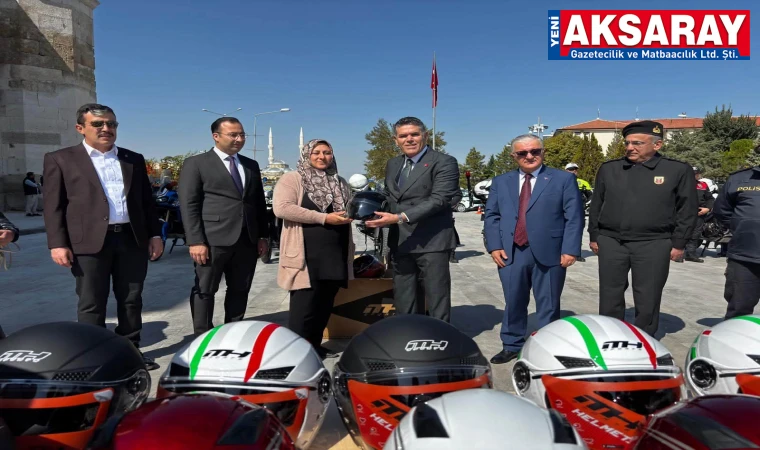 Motosiklet sürücülerine kask dağıtıldı