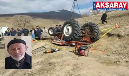 Devrilen traktörün altında kaldı