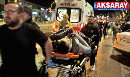 Motosiklet, otomobile arkadan çarptı: 2 YARALI