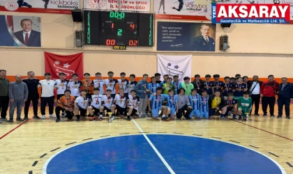 ŞAMPİYON 15 TEMMUZ ORTAOKULU Futsalın yıldızları taçlandı