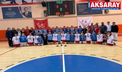 Küçük Kızlarımız Şampiyon