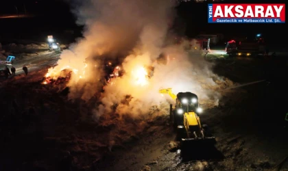 Tonlarca saman balyası alev alev yandı