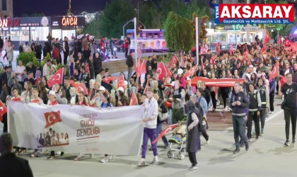 19 MAYIS YÜRÜYÜŞÜ  Bağımsızlık meşalesi gençlerin elinde parıldadı